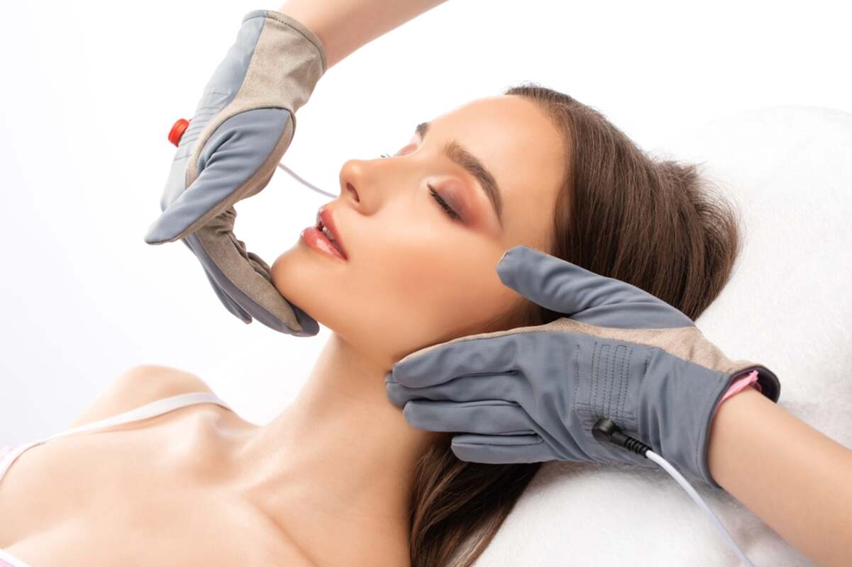 what to expect during a microcurrent therapy session